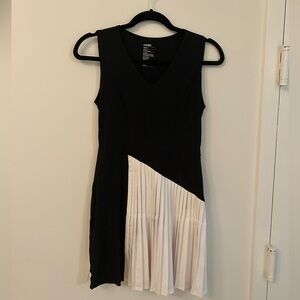 Black and white pleated Cotidie dress
